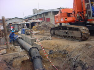 RENFORCEMENT DU SYSTEME D'AEP de Cotonou et Agglomérations. Pose Sur Canal d'une conduite FD DN 400 verrouillée